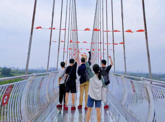 Photo on the bridge